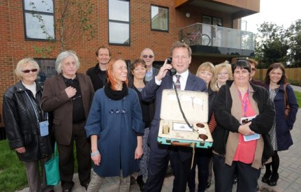 12-10-2015 Picture shows : Ed Vaizey MP tours new development Erith Park in Kent. Carl Fox 07966 349 562 www.carlfoxphoto.com